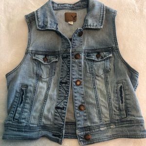American Eagle cropped jean vest